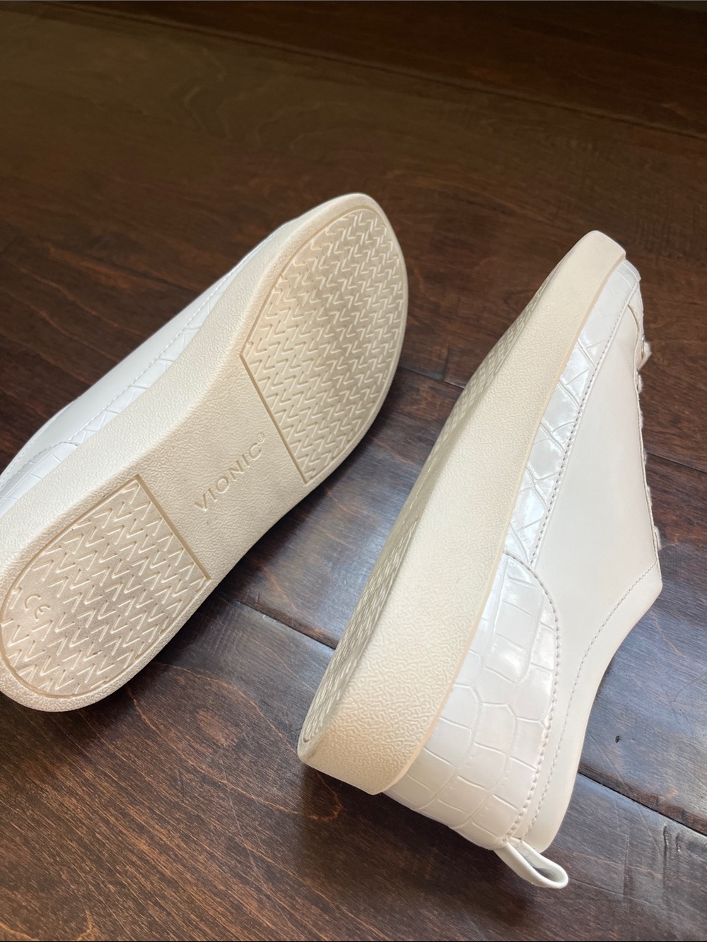 Vionic Classic White Leather Low-Top Sneakers - Picture 6 of 15